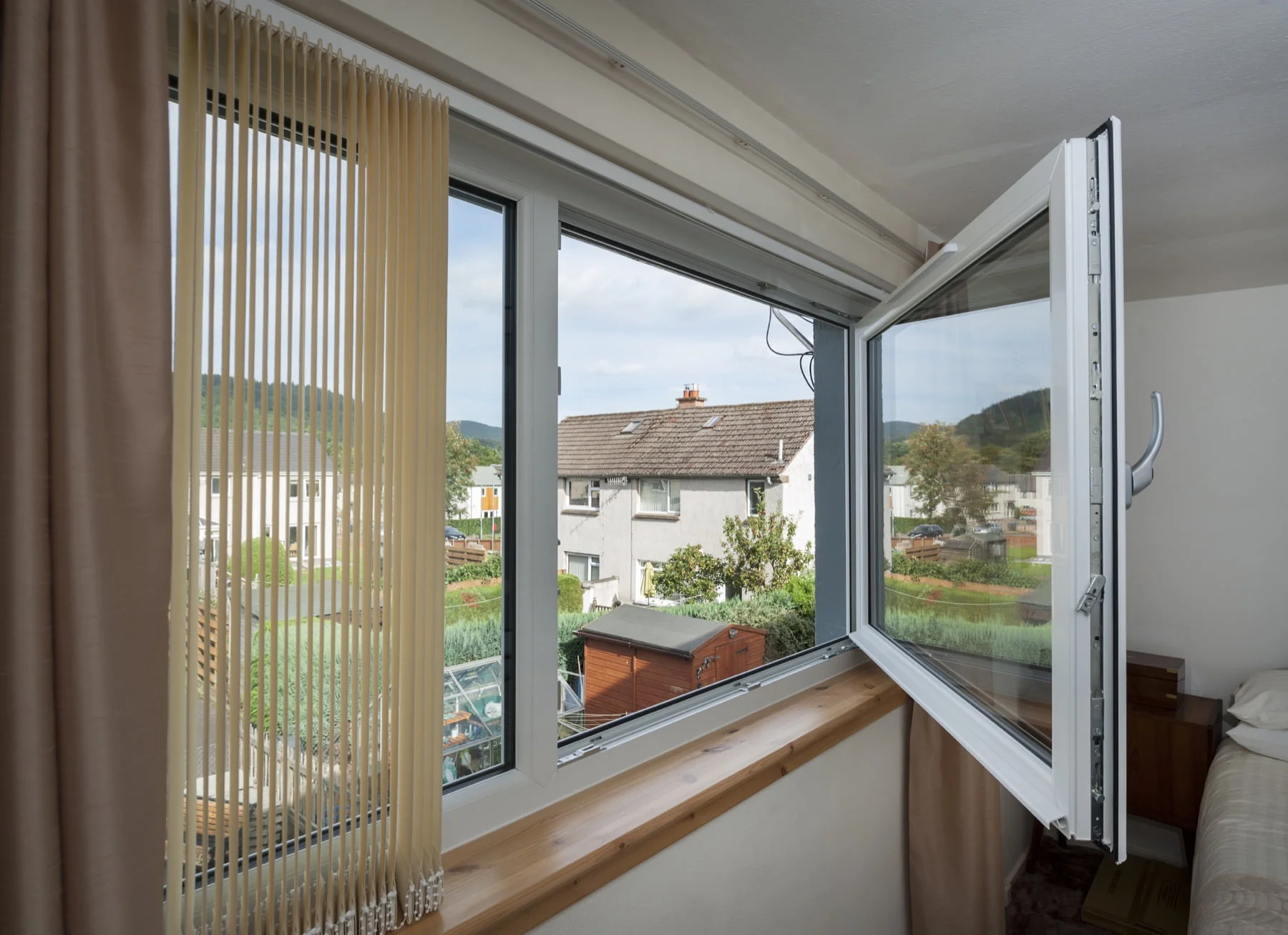 TILT AND TURN WINDOWS IN OUTER London